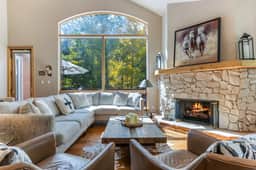 Spacious East Vail Home - Private Hot Tub Near Bus