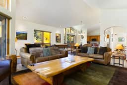 Large East Vail Home - Hot Tub & Steps to Bus Stop