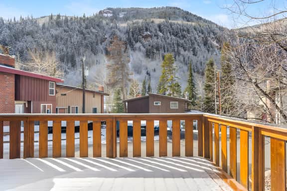 East Vail Home - Pet Friendly & Steps to Bus