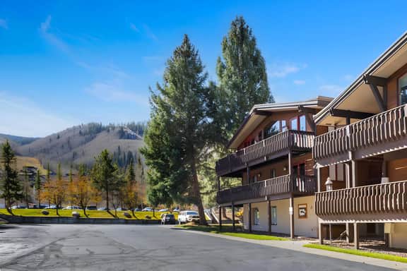 Vail Village Condo - Pet Friendly Walk to Ski Lift