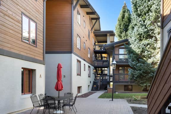 Vail Village Condo - Pet Friendly Walk to Ski Lift