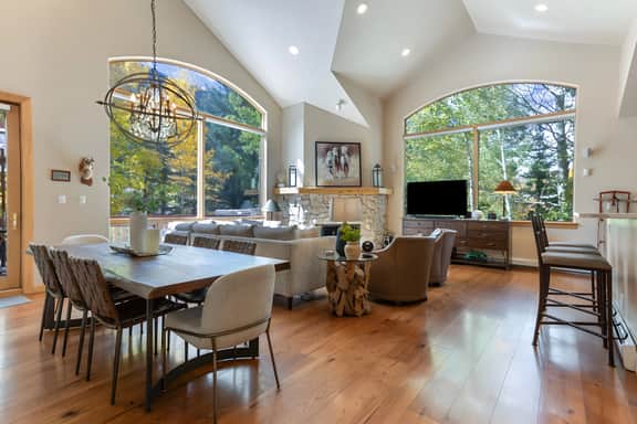 Spacious East Vail Home - Private Hot Tub Near Bus