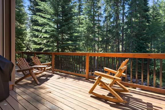 Large East Vail Home - On Gore Creek & Bus Stop