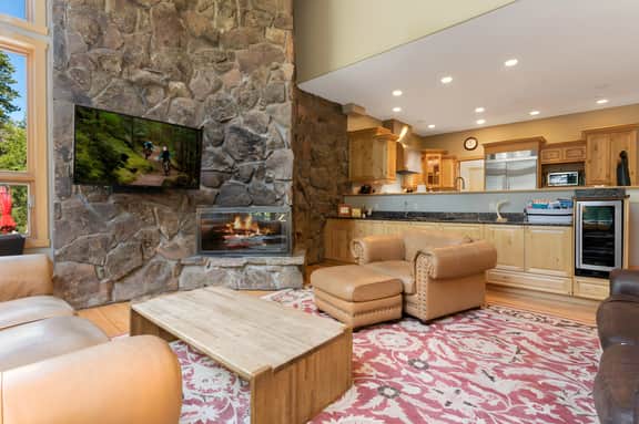 Large East Vail Home - On Gore Creek & Bus Stop