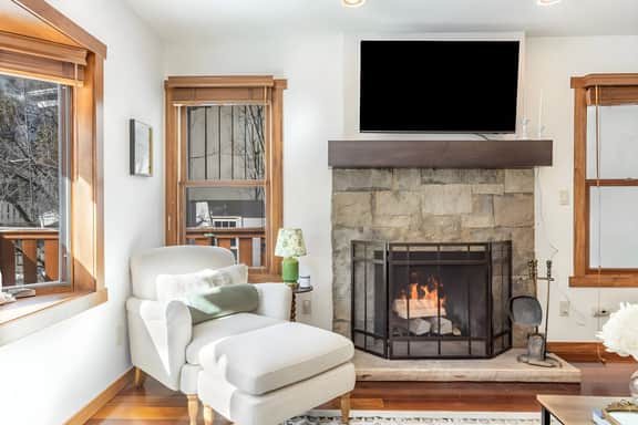 East Vail Home - Pet Friendly & Steps to Bus