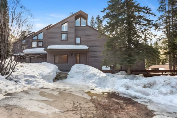 East Vail Townhome - Hot Tub & Close to Bus Stop