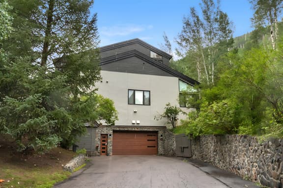 Golf Course Townhome - Close to Clubhouse