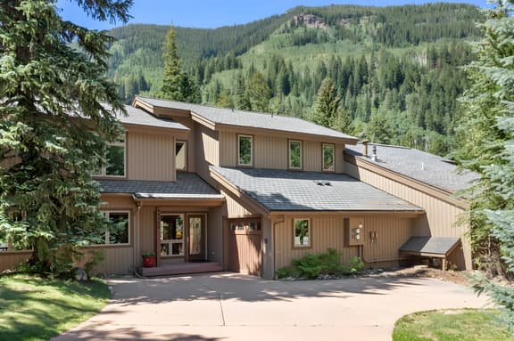 Large East Vail Home - On Gore Creek & Bus Stop
