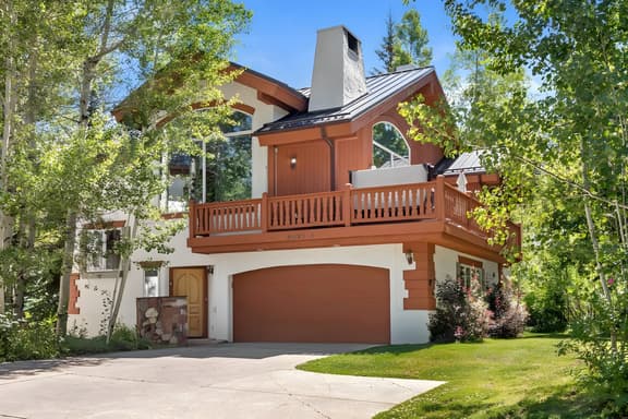 Spacious East Vail Home - Private Hot Tub Near Bus